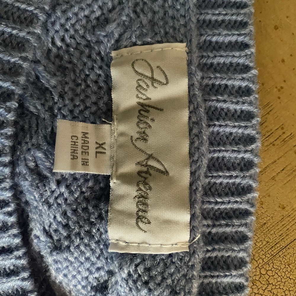 đ
şFASHION Avenue two tone blue sweater Xl new with tags - Picture 3 of 4